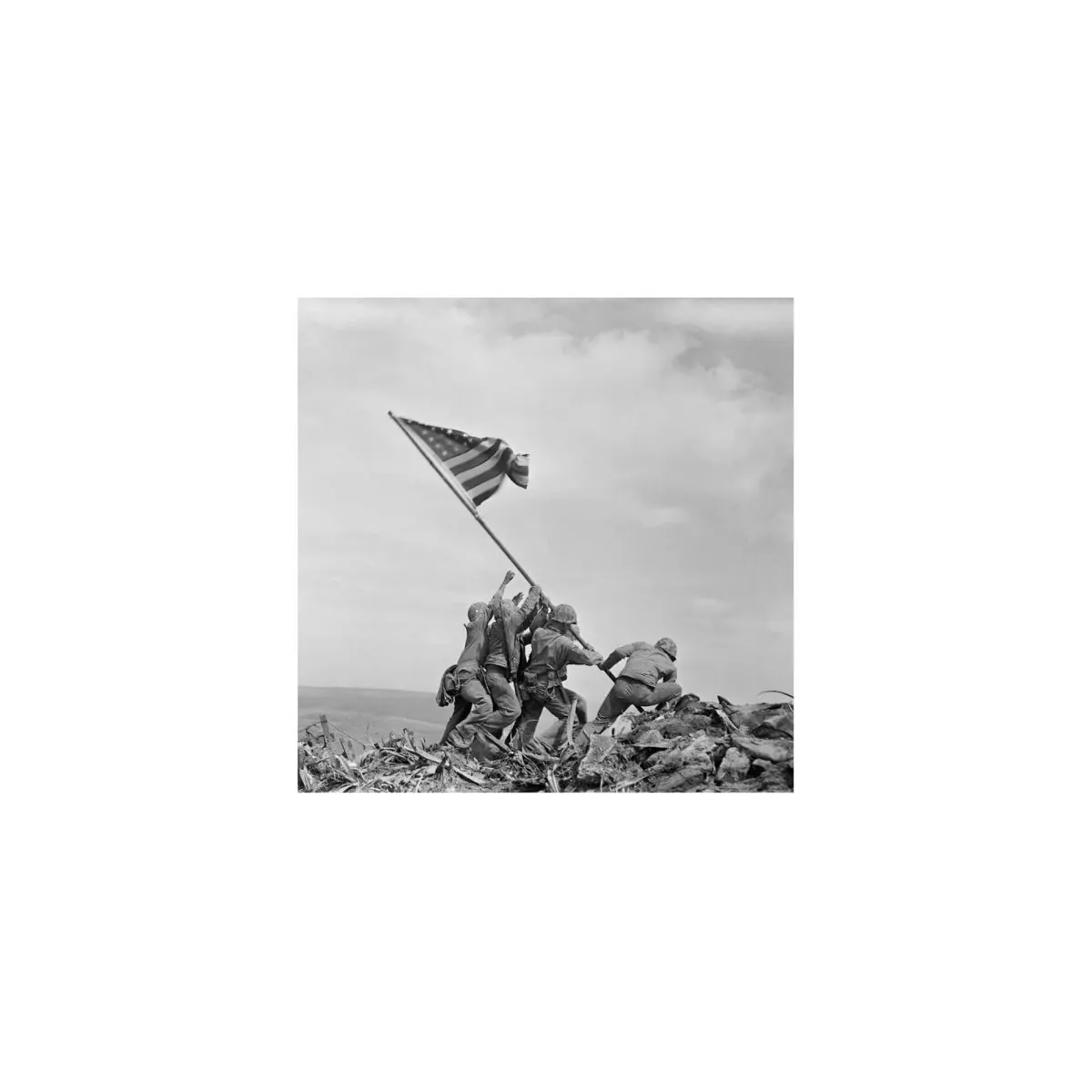 HC WWII /2059/ RAISING THE FLAG ON IWO JIMA 88KL Cobi